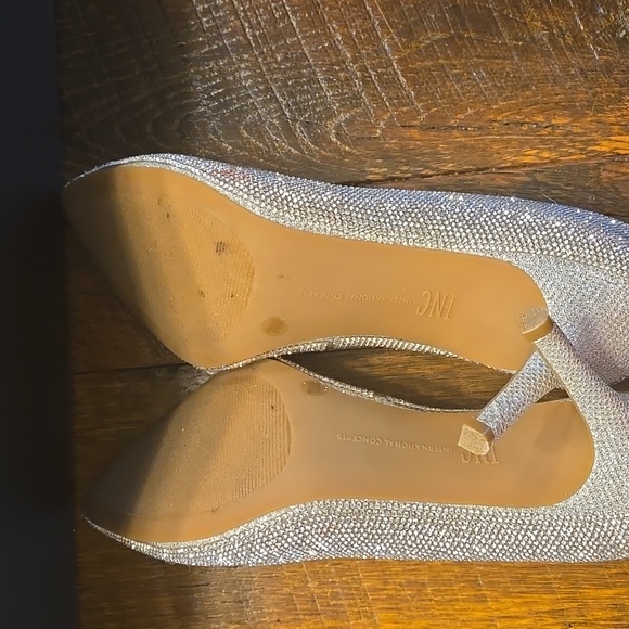 I.N.C. International Concepts Size 7.5 Zitah Embellished Pointed Toe Pumps - Picture 5 of 5